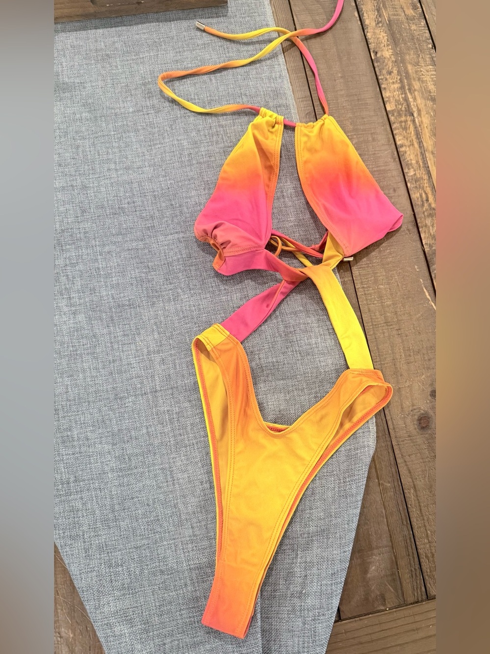 Kylie Jenner one piece swimsuit - Picture 5 of 5